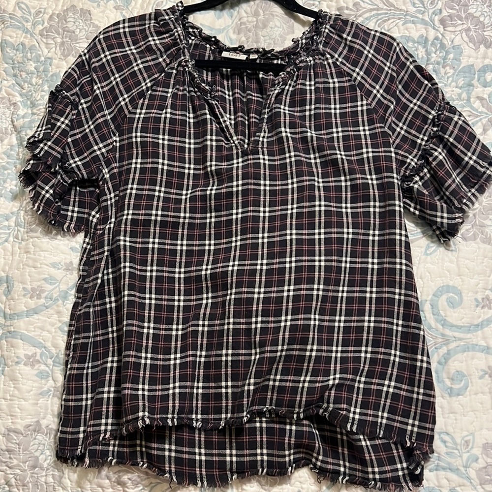 True Craft SZ: M soft plaid top fringe sleeves &bottom hem.Pink,white, dark gray